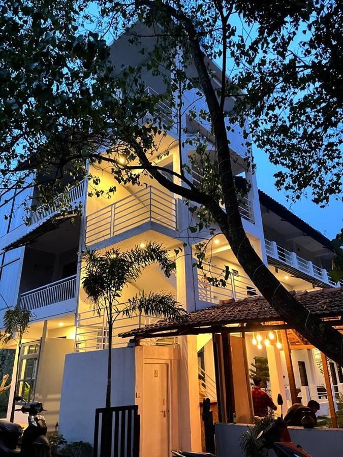 Fourteen Pods By The Sea Hotel Morjim Exterior photo